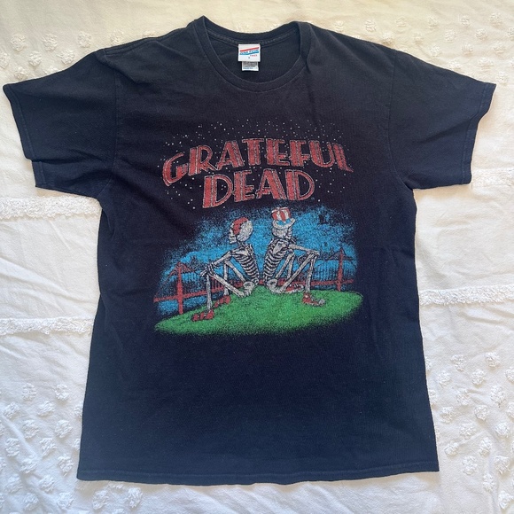 Grateful Dead Graphic Tee by Junk Food Tees 🌹💀 - Picture 1 of 3
